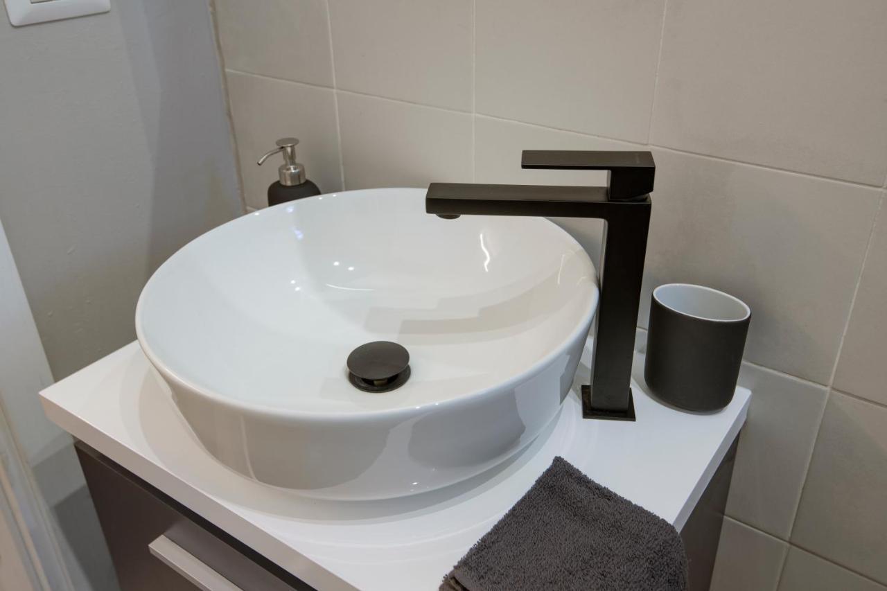 Super Modern And Design Apartment, A Due Passi Dai Navigli Milán Exterior foto